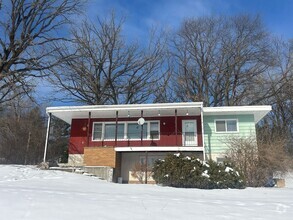 Building Photo - Charming 4-Bedroom 2 Bathroom Home in Whit...