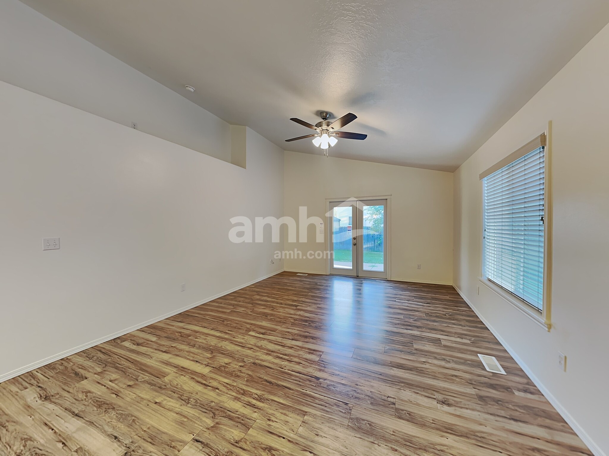 Building Photo - 1285 W Verbena Dr