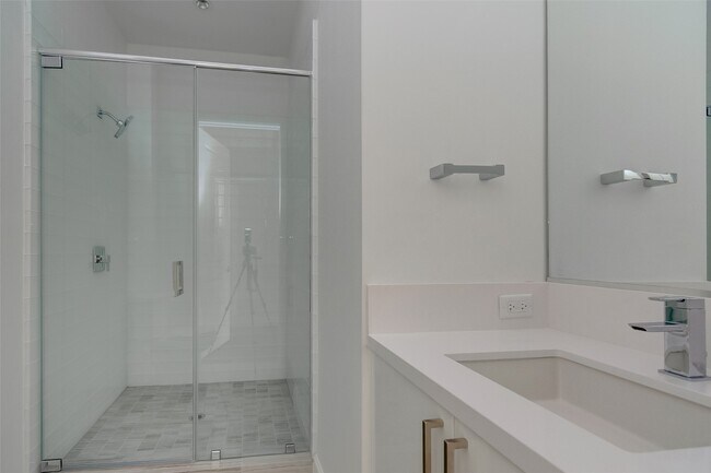 Building Photo - 1211 Caroline St