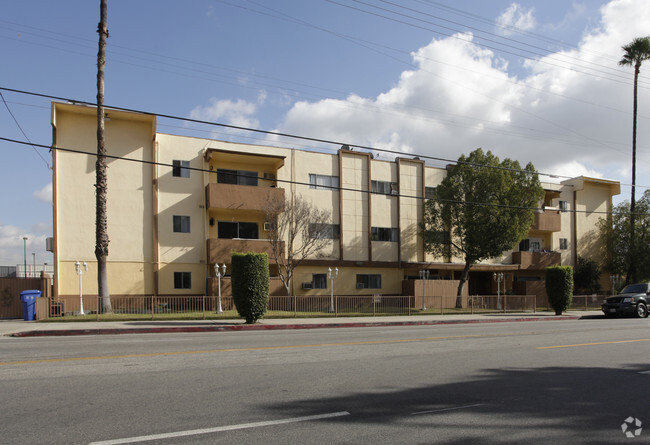 Building Photo - Coldwater Canyon Apartments