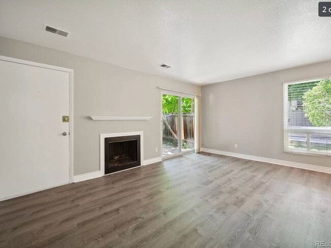 Building Photo - Charming 1-Bedroom Apartment in Denver – P...