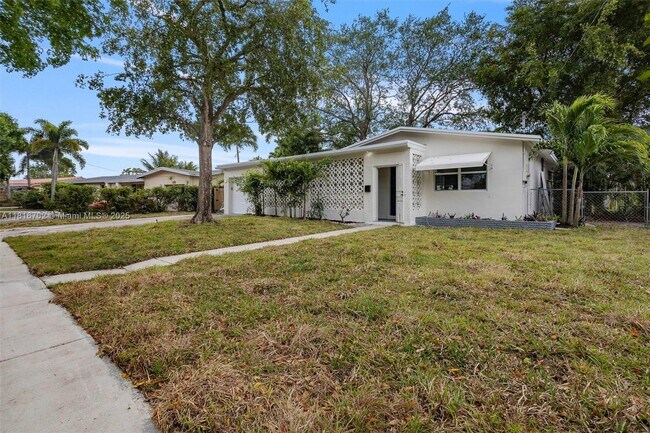 Building Photo - 5860 SW 13th St