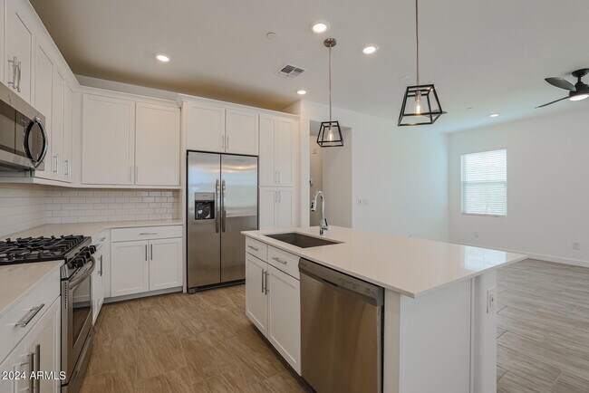Building Photo - 4077 S Sabrina Dr
