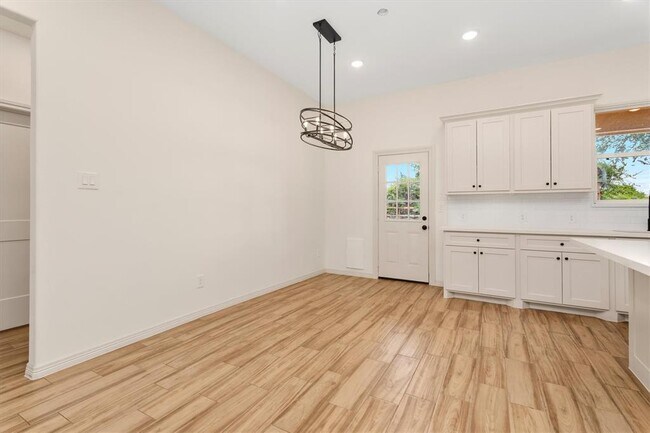 Building Photo - 24738 Roscommon Ln