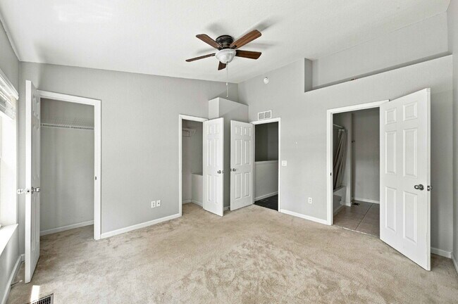 Building Photo - END-UNIT TOWNHOME FOR RENT IN GATED WYNCHASE AT FORE RANCH!