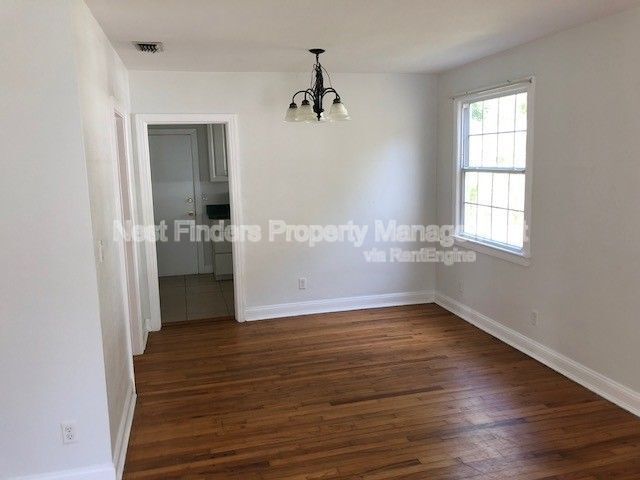 Building Photo - 1310 Menna St