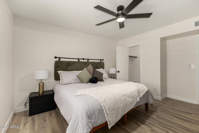 Building Photo - 4743 W Villa Theresa Dr