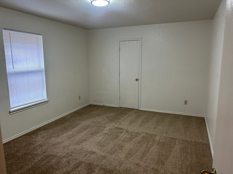 Building Photo - 2707 Mason Dr