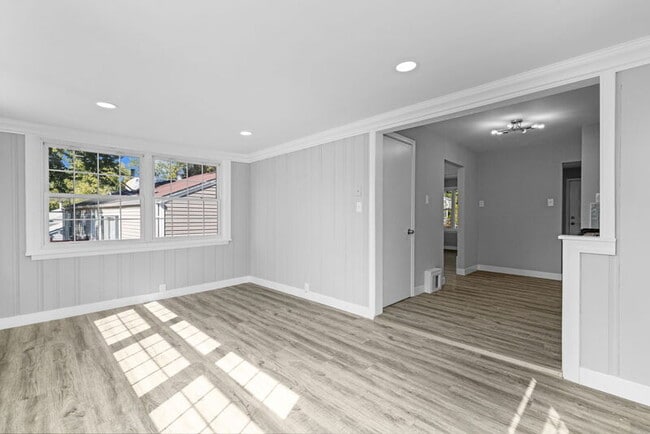 Building Photo - 1122 Roxton Dr