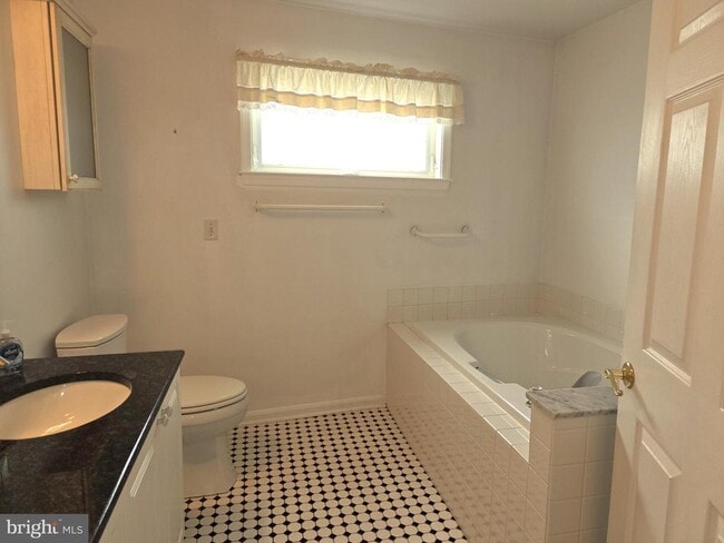 Building Photo - 12 Owens Landing Ct
