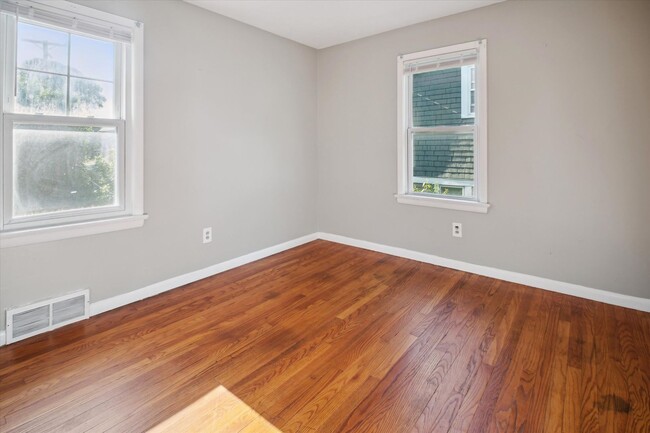 Building Photo - 1349 W 87th St