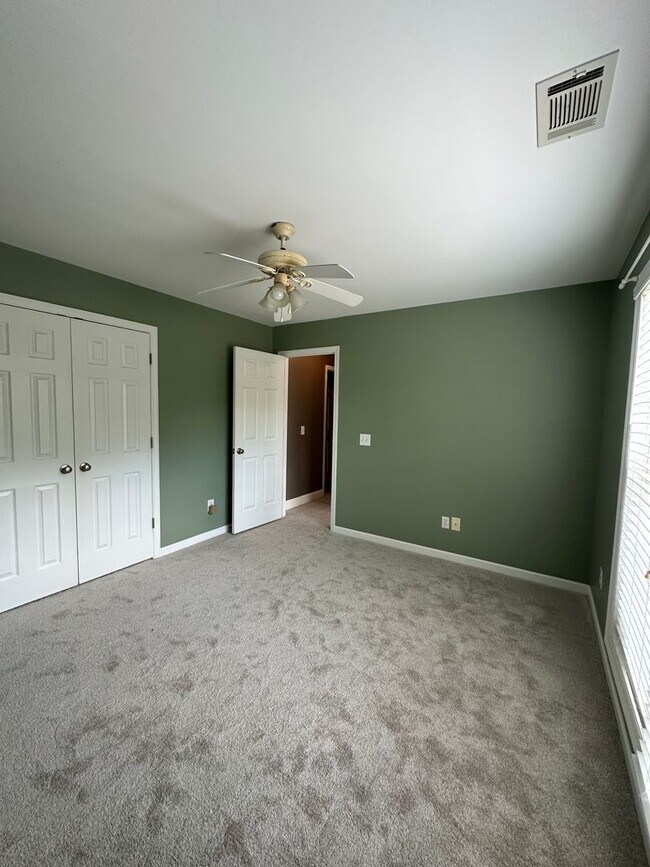 Building Photo - Move-In ready 3-bedroom 2-bathroom house on the Eastside