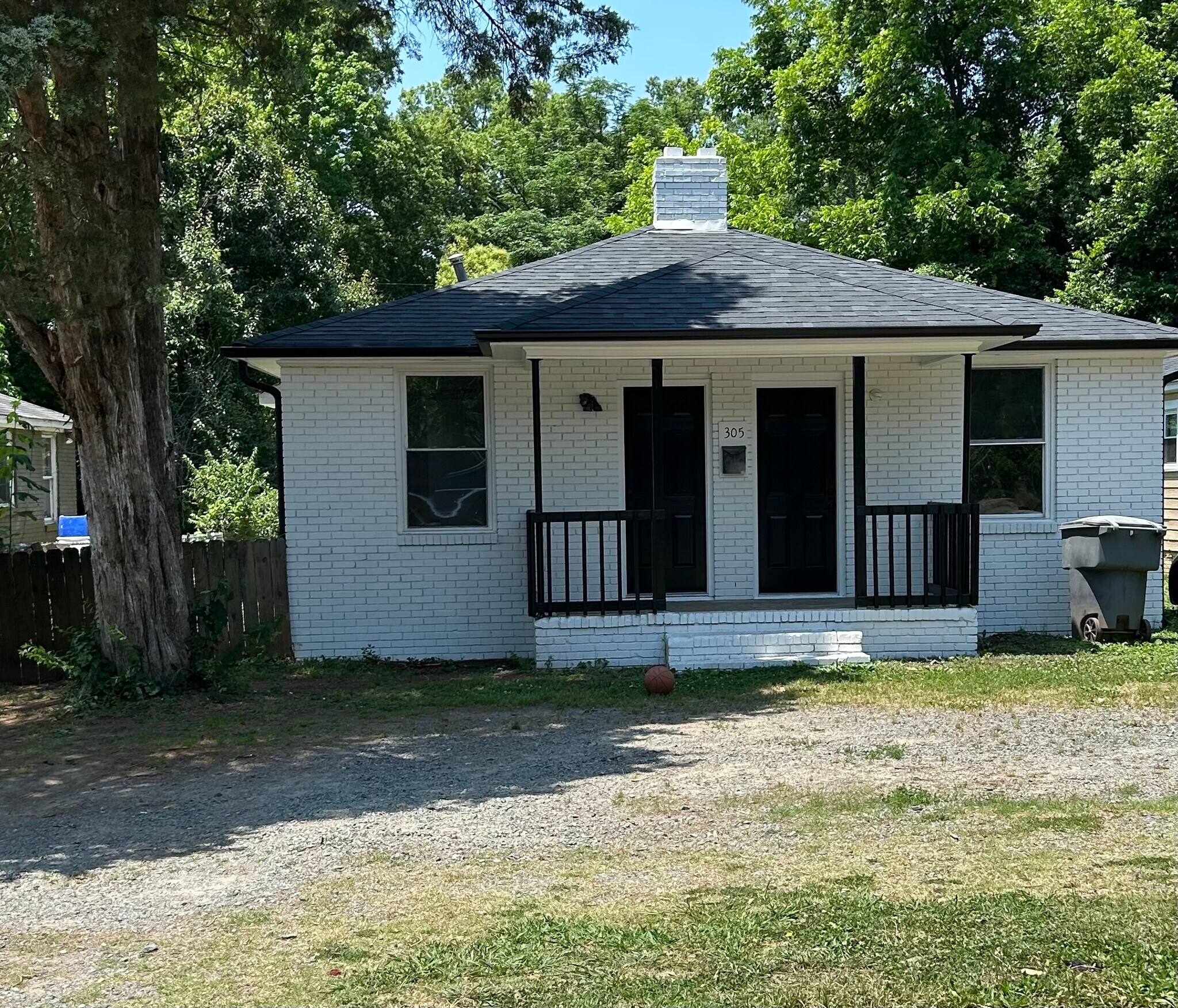 Building Photo - 305 Orange St