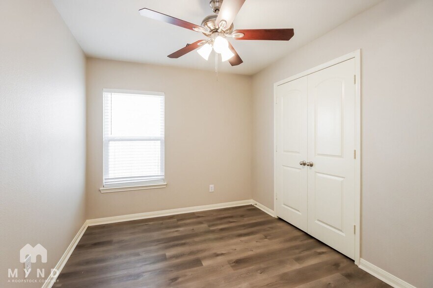 Building Photo - 15911 Newport Pl