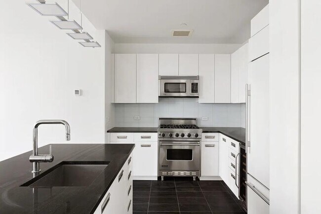 Building Photo - 2 bedroom in Long Island City NY 11101