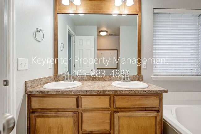 Building Photo - 13313 SW 2nd Terrace