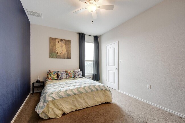 Building Photo - 5321 Daimler Dr