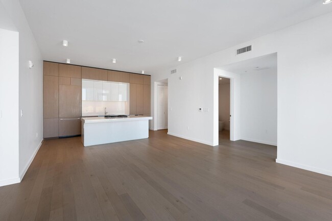 Building Photo - The Linden - Luxury Living in the Heart of...