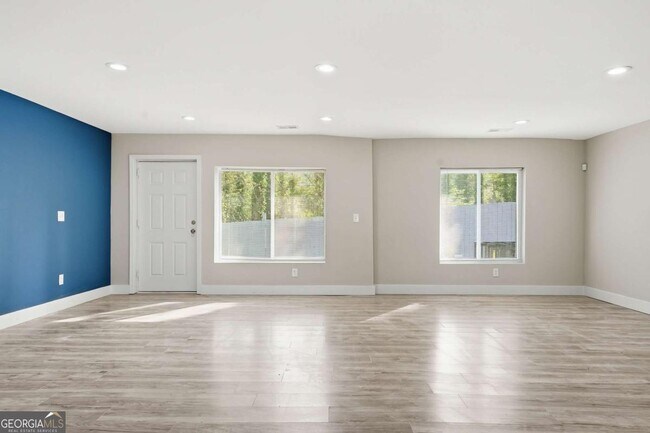 Building Photo - 1735 Carter Cir