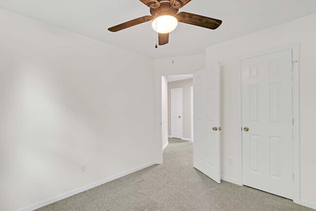 Building Photo - 105 Choisy Crescent