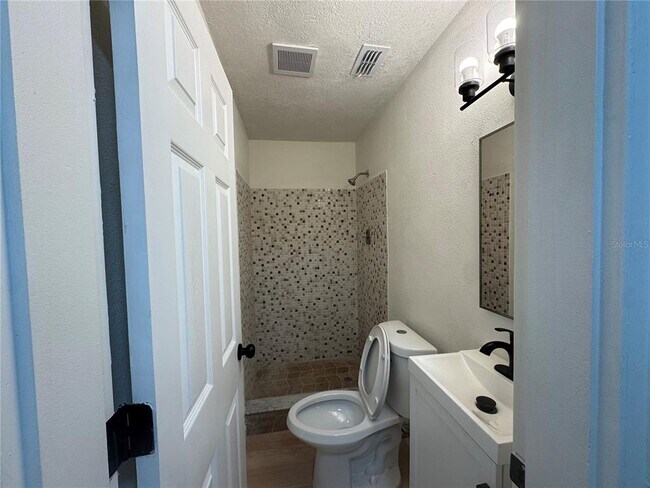 Building Photo - 2580 Euston Rd