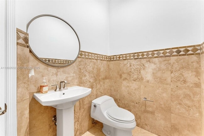 Building Photo - 2143 N Bay Rd