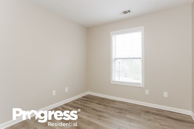 Building Photo - 5701 Castlebrook Dr