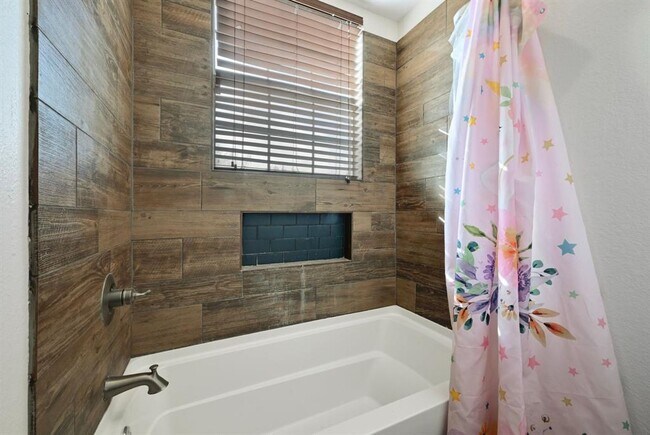 Building Photo - 201 Comanche Camp