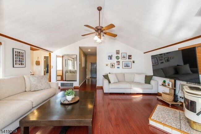 Building Photo - 25 Lake Rd