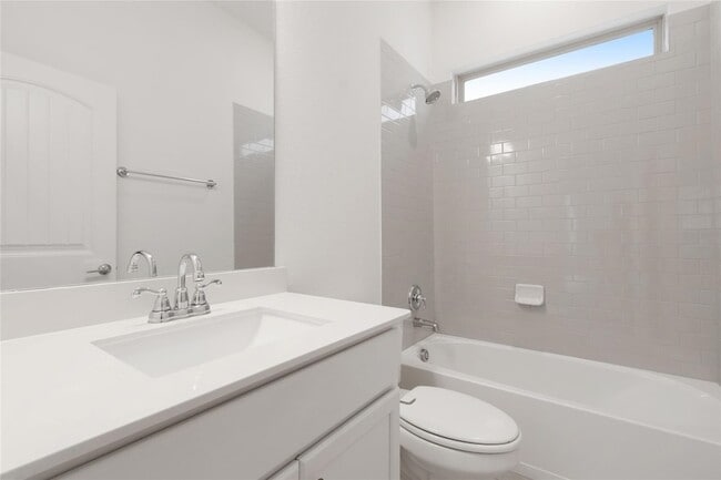 Building Photo - 713 Caroline Dr