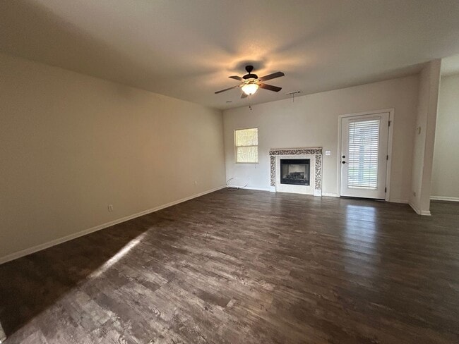 Building Photo - Comfortable 3-Bedroom Home in Gated Cottonwood Community