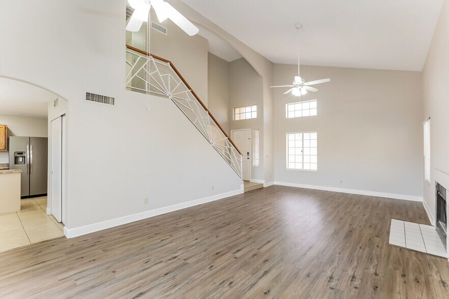 Building Photo - 1220 E Hearne Way