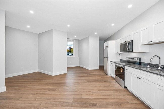 Building Photo - 241 W 6th St