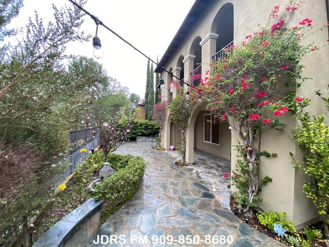 Building Photo - Irvine Furnished 2 Bedroom Home