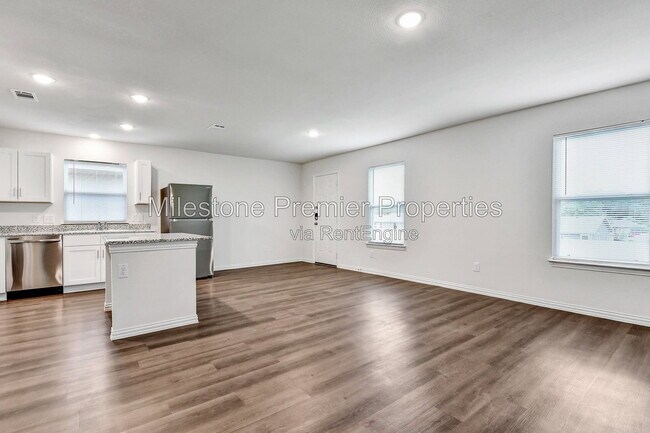 Building Photo - 419 E Hull St