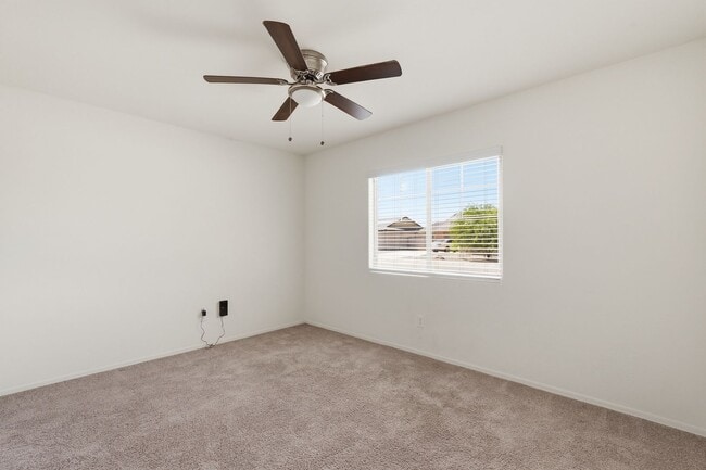 Building Photo - 4bedroom 2 bath single family home!