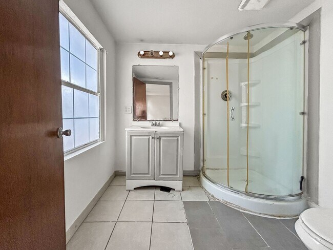 Building Photo - Spacious Tampa Home for Rent | Great Location & Large Yard! 3bed |2bath