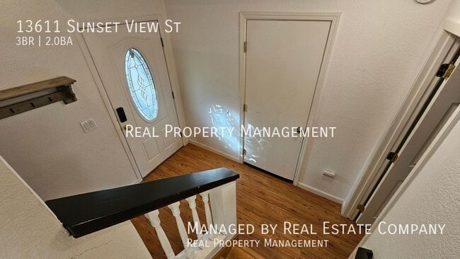 Building Photo - 13611 Sunset View St