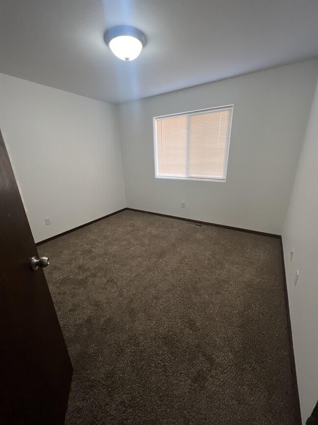 Building Photo - 3314 8th St W