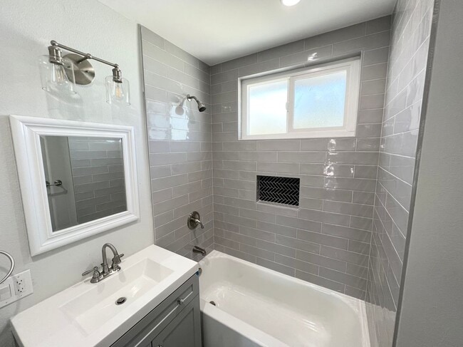 Building Photo - 4225 W 120th St