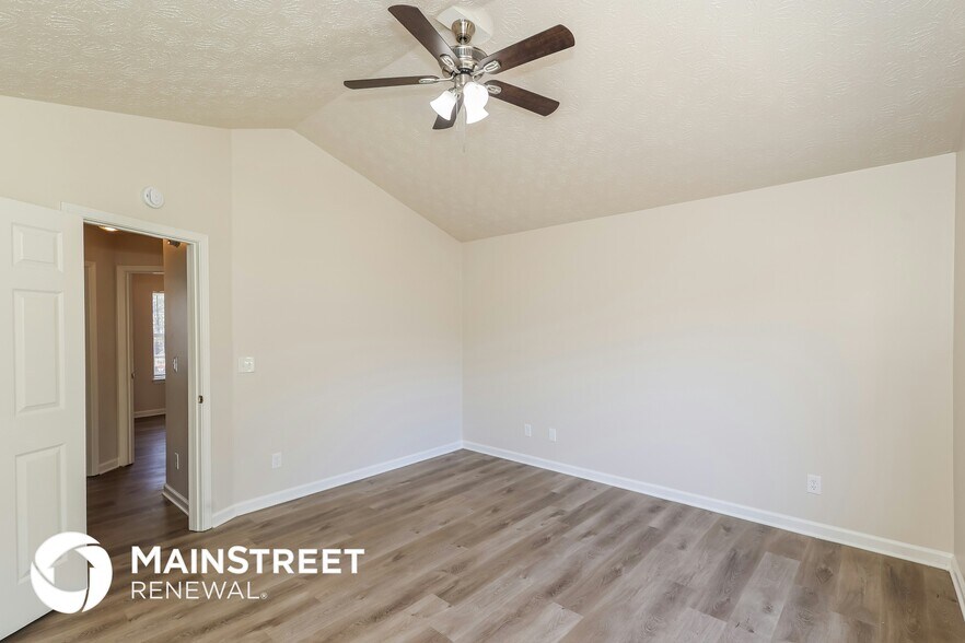 Building Photo - 145 W Village Ct