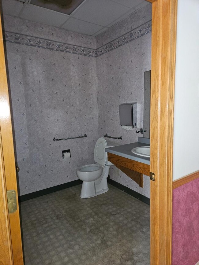 Building Photo - 1525 University Ave