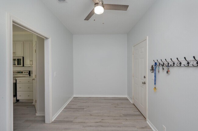 Building Photo - 1729 Wren Way