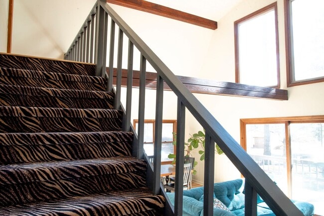 Building Photo - Private, Mountain Cottage in Weaverville, 3 Bed, 2 bathroom, 12 Month Lease