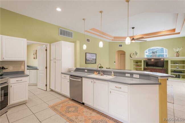 Building Photo - 5 Primula Ct W