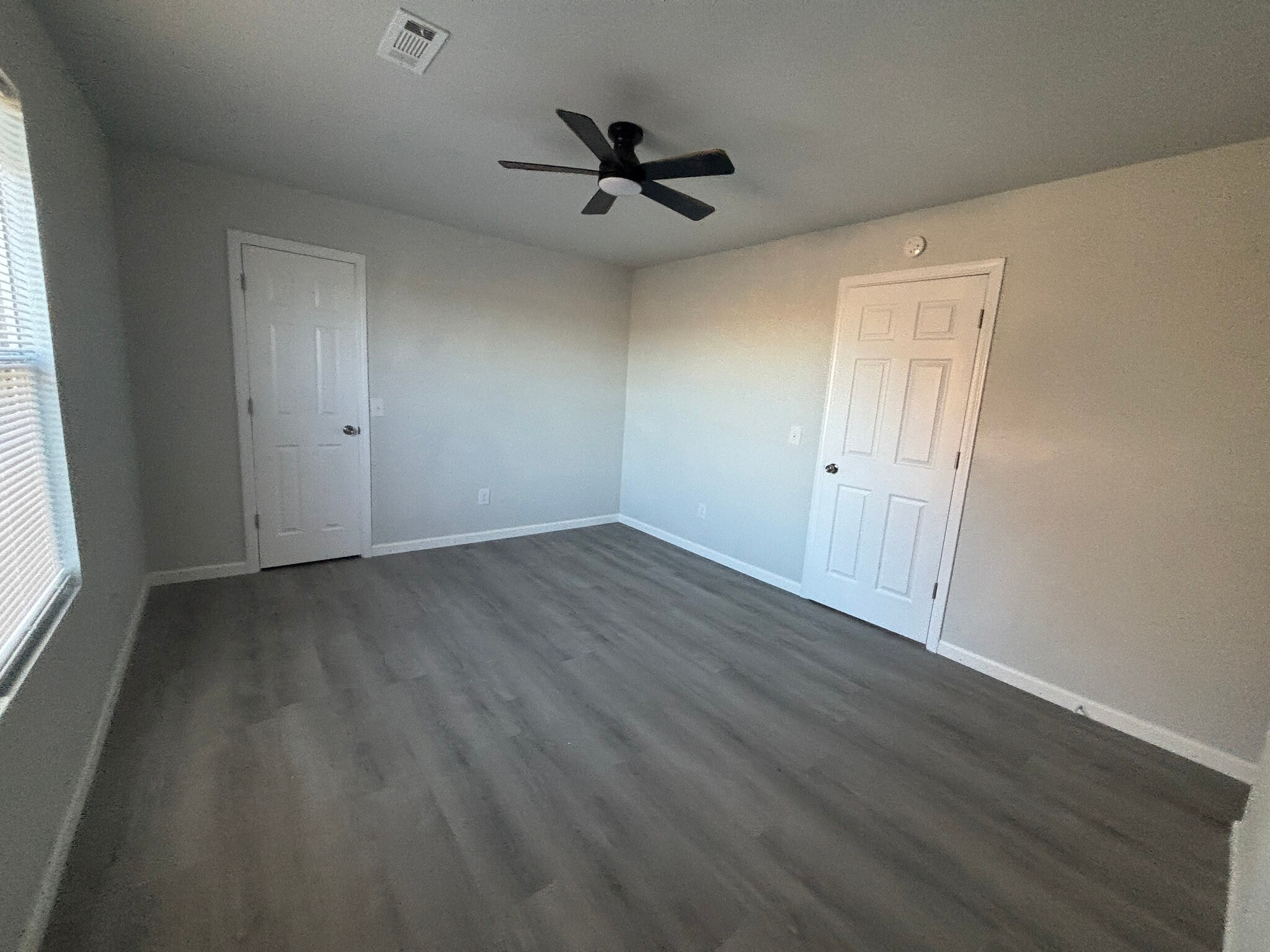 Building Photo - 2101 W Roselawn St