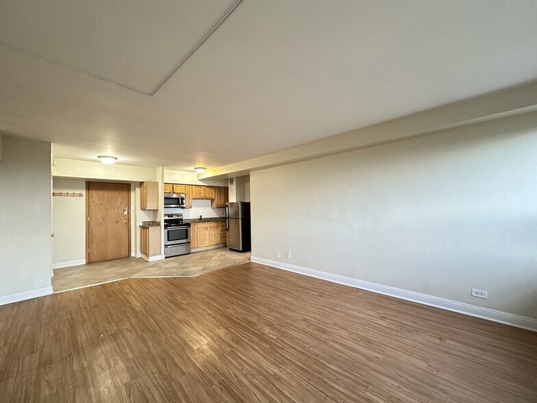 Building Photo - 4180 N Marine Dr