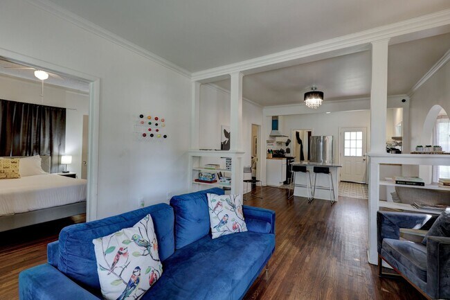 Building Photo - Fully Furnished in Owen Park!
