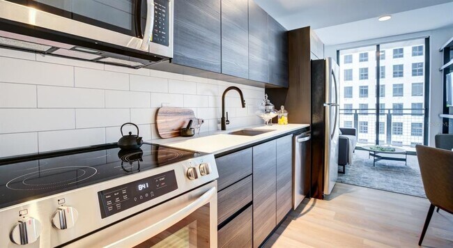 Building Photo - 434 N Orange Ave