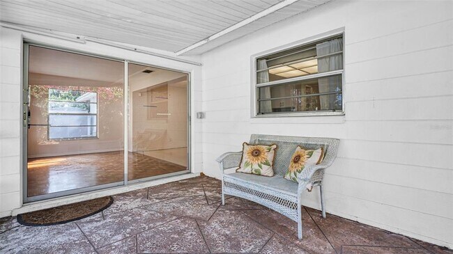 Building Photo - 5831 Hillside St